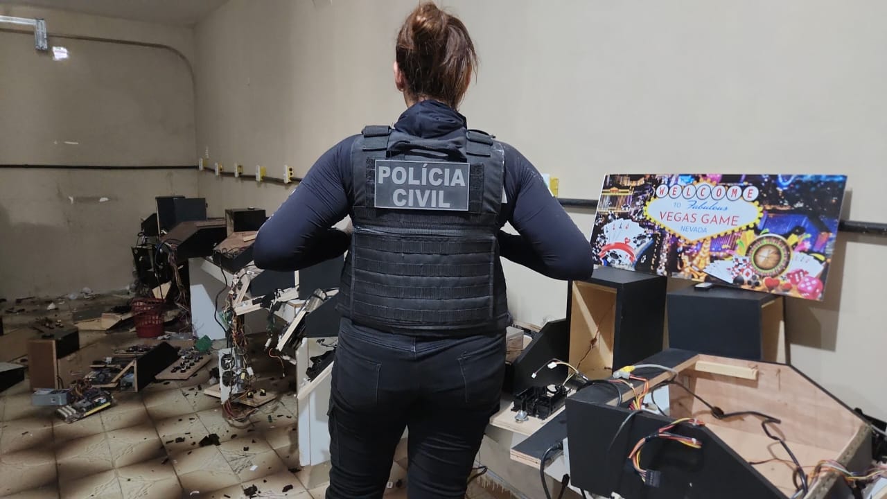 Polícia Civil deflagra "Operação Las Vegas” e desmantela casa de jogos em Capim Macio; máquinas caça-níqueis são destruídas