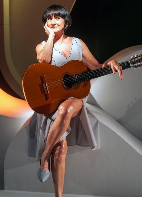 Em Natal, Zeze Polessa apresenta peça NARA, solo inédito de Miguel Falabella, em homenagem à cantora Nara Leão