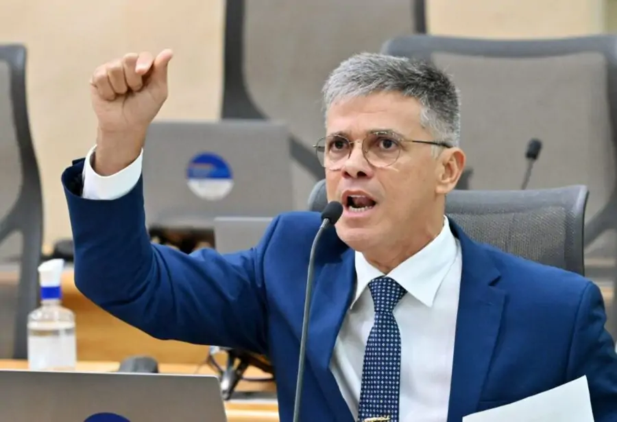 Sessão de vetos foi “submissão” e “capachismo” da Assembleia ao Governo Fátima, diz Coronel Azevedo