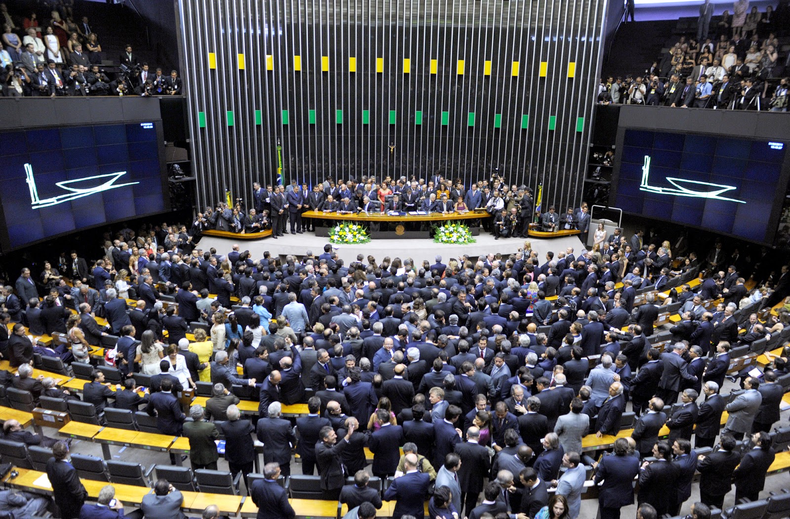 Com protestos e rejeição, PL do aborto deve paralisar no Congresso