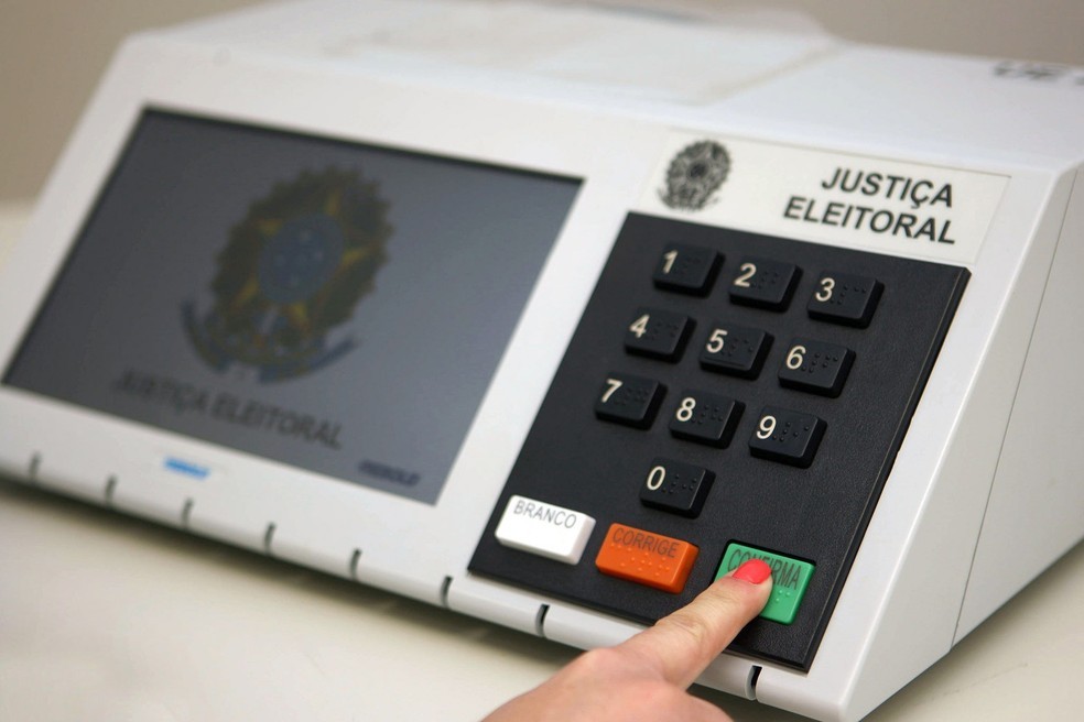 Código-fonte das urnas vai ser alterado pelo TSE a pedido da AGU, diz Estadão