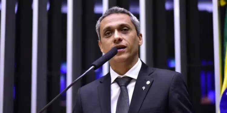 Gustavo Gayer diz que Lula faz com o Nordeste o que Stalin fez com uma galinha; entenda