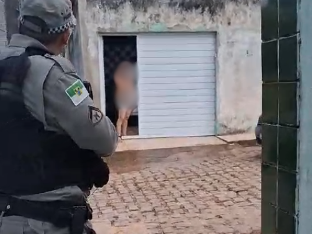 Filho suspeito de espancar e ameaçar cortar mãe com facão é preso no Planalto