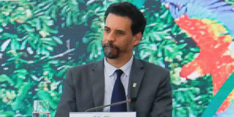 Novo ministro das comunicações do governo Lula foi marqueteiro do ditador Hugo Chaves da Venezuela