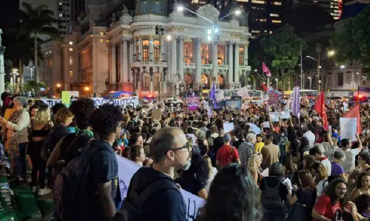 Manifestações contra PL do aborto ganham as ruas no país