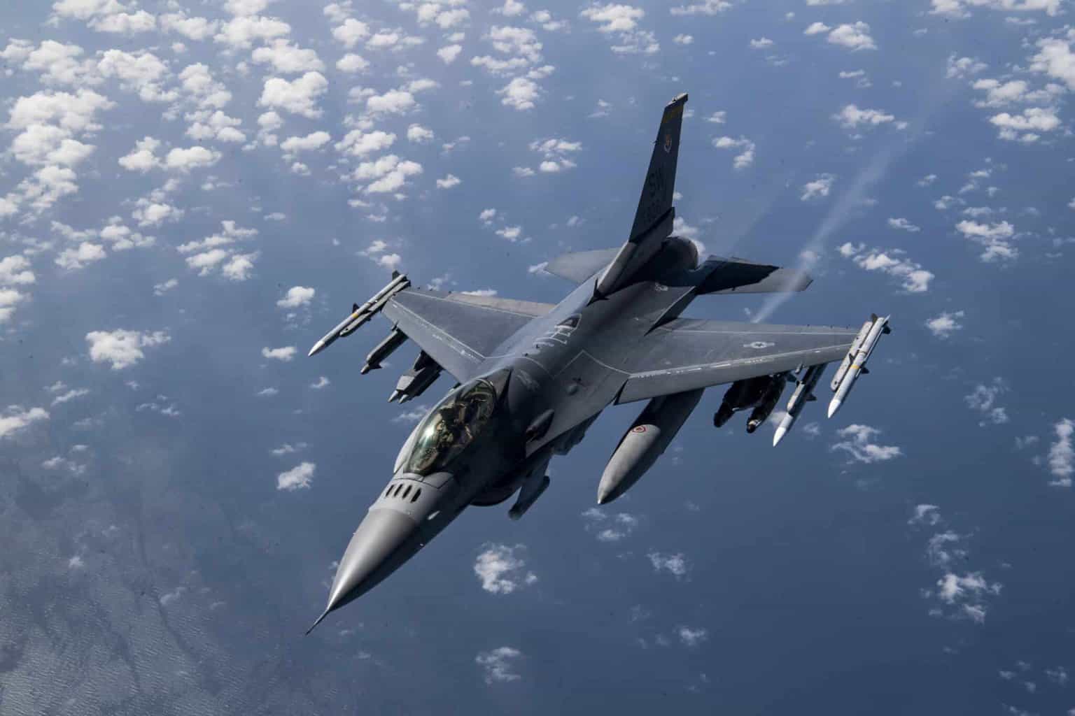 FAB estuda adquirir caças norte-americanos F-16 usados