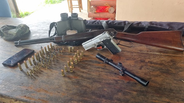 Polícia prende na Grande Natal integrantes de grupo de extermínio e apreende armas; PM preso é mentor do grupo
