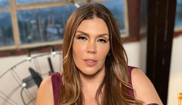 Cantora Simony é acusada de agredir funcionária de companhia aérea nos EUA