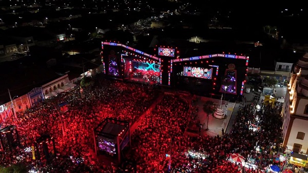 Abertura do São João de Assú reúne cerca de 40 mil pessoas com shows de Xand, Taty Girl e Samba A7