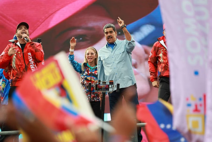 Rússia, Bolívia e Cuba celebram Maduro, mesmo com vitória questionada