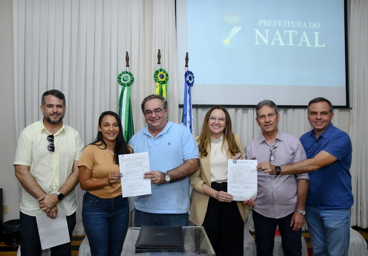 Prefeito Álvaro Dias assina ordem de serviço para novo conjunto de obras em Natal