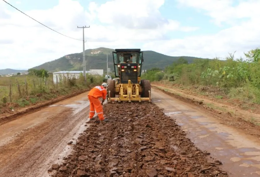 Obras de restauração da RN-177 avançam na região Oeste e atingem 30%