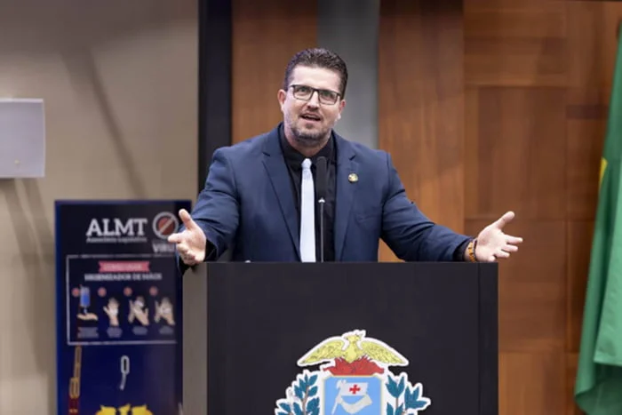 “Vagabundo tem que morrer”: saiba quem é o deputado autor da “Lei do Abate”