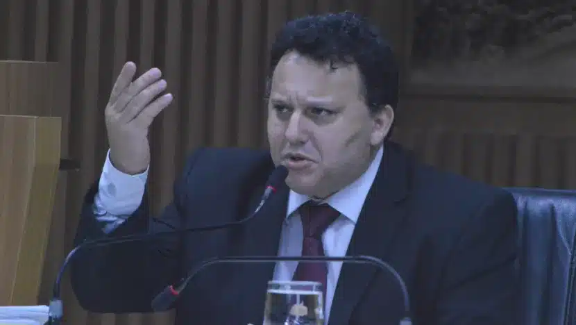 ‘Não há uma candidatura de direita legítima’, afirma Cícero Martins sobre apoio a Carlos