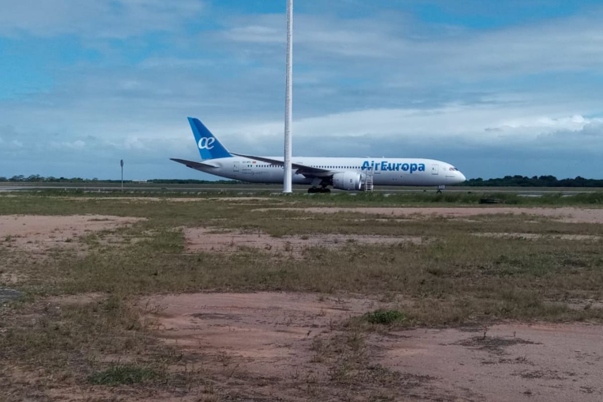 Passageiros chegam ao Uruguai após pouso de emergência no Aeroporto de Natal