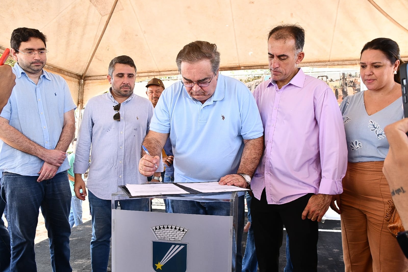 Prefeito Álvaro Dias assina ordem de serviço para a construção de nova praça no bairro Planalto
