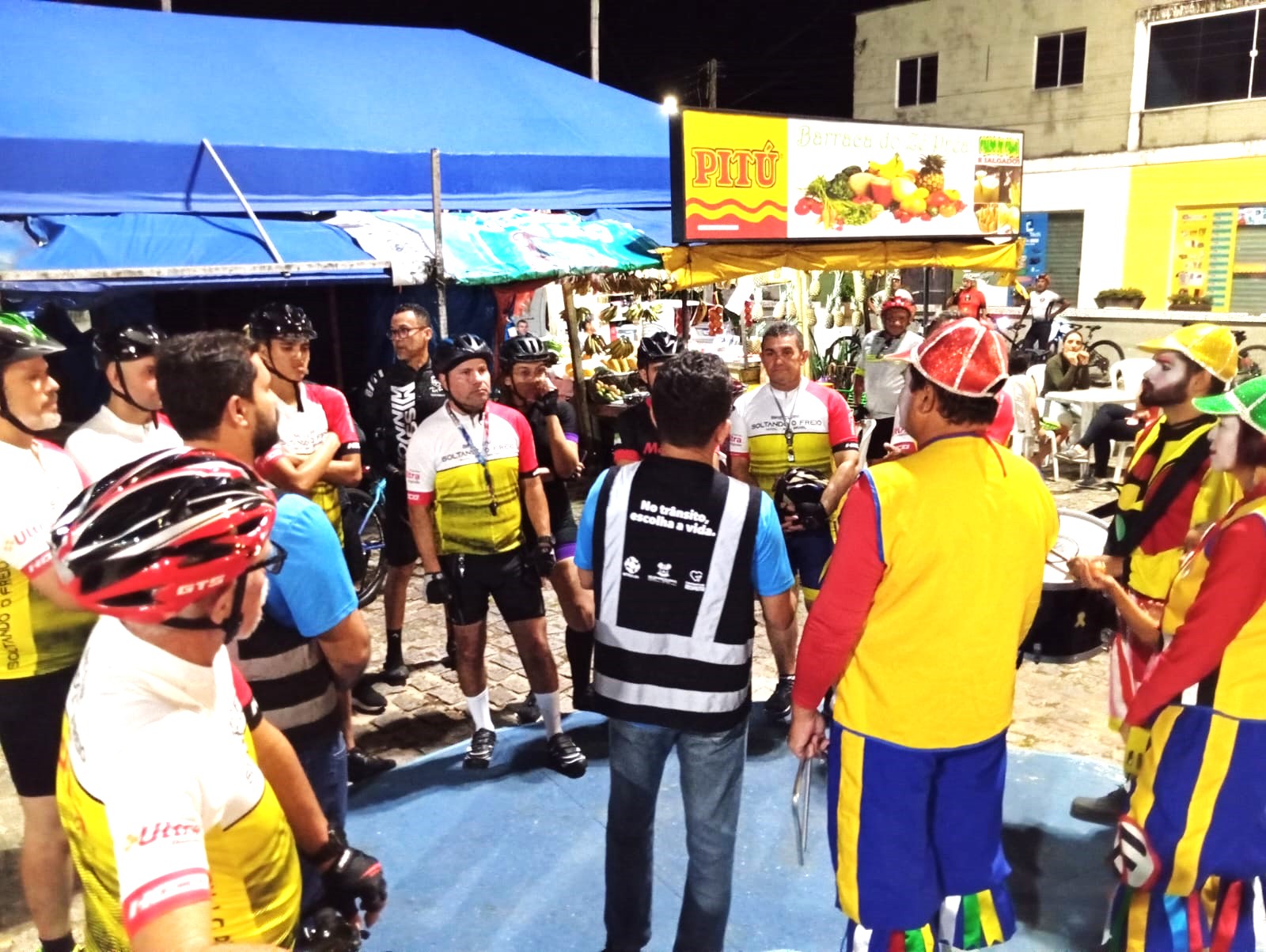 Detran realiza ação educativa para ciclistas que trafegam na Rota do Sol