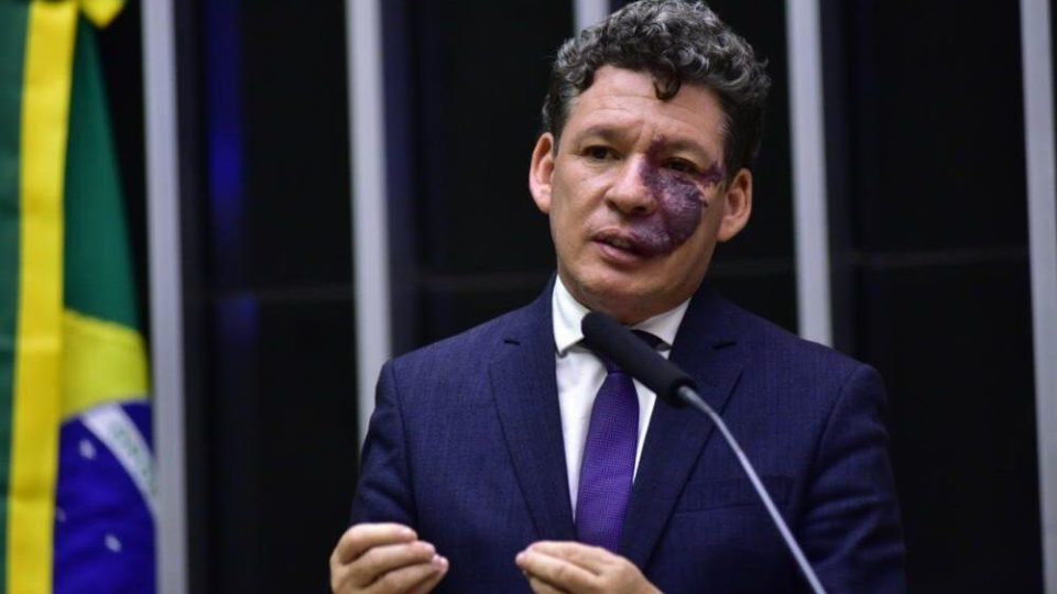 Deputado do PT diverge do partido e chama Maduro de “ditador”