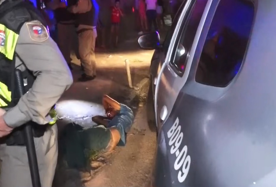 Suspeito de assaltar ônibus é agredido pela população na zona Oeste de Natal