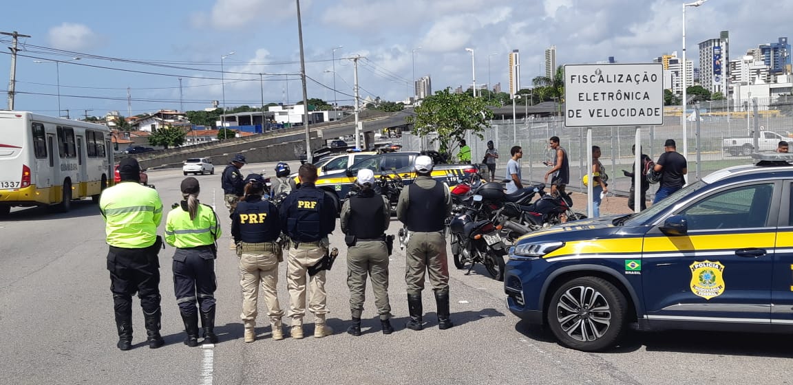 PRF, CPRE e STTU realizam ação educativa de fiscalização no trânsito em Natal