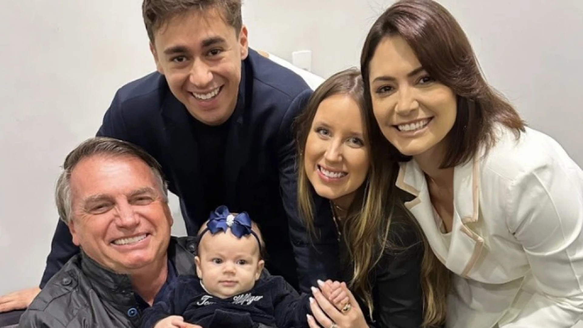 Foto de Nikolas com Bolsonaro e filha gera alfinetada entre clã Bolsonaro