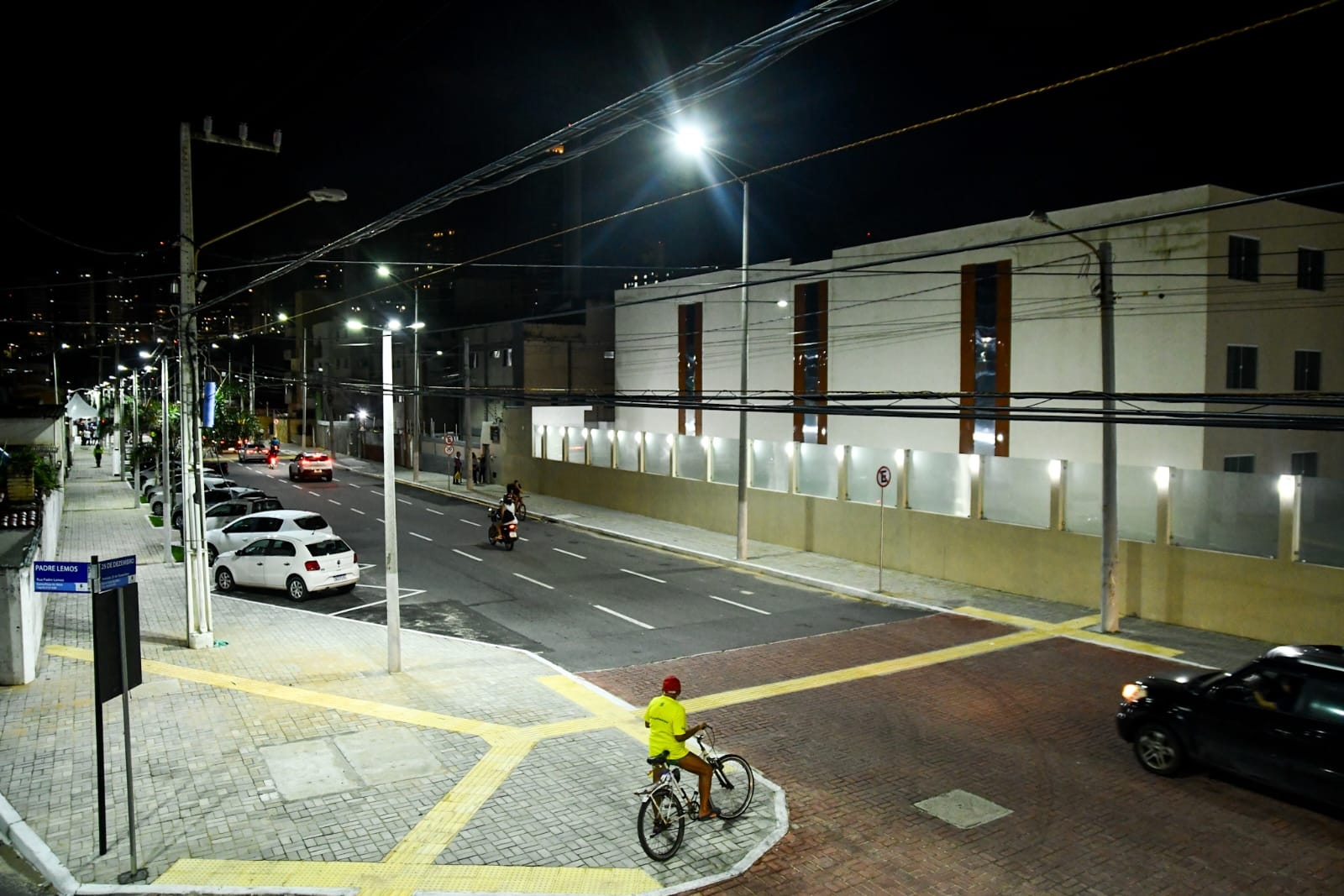 Prefeito inaugura obra da avenida 25 de Dezembro