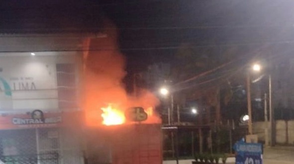 Lanchonete pega fogo na Abel Cabral e populares 'culpam' gordura das frituras