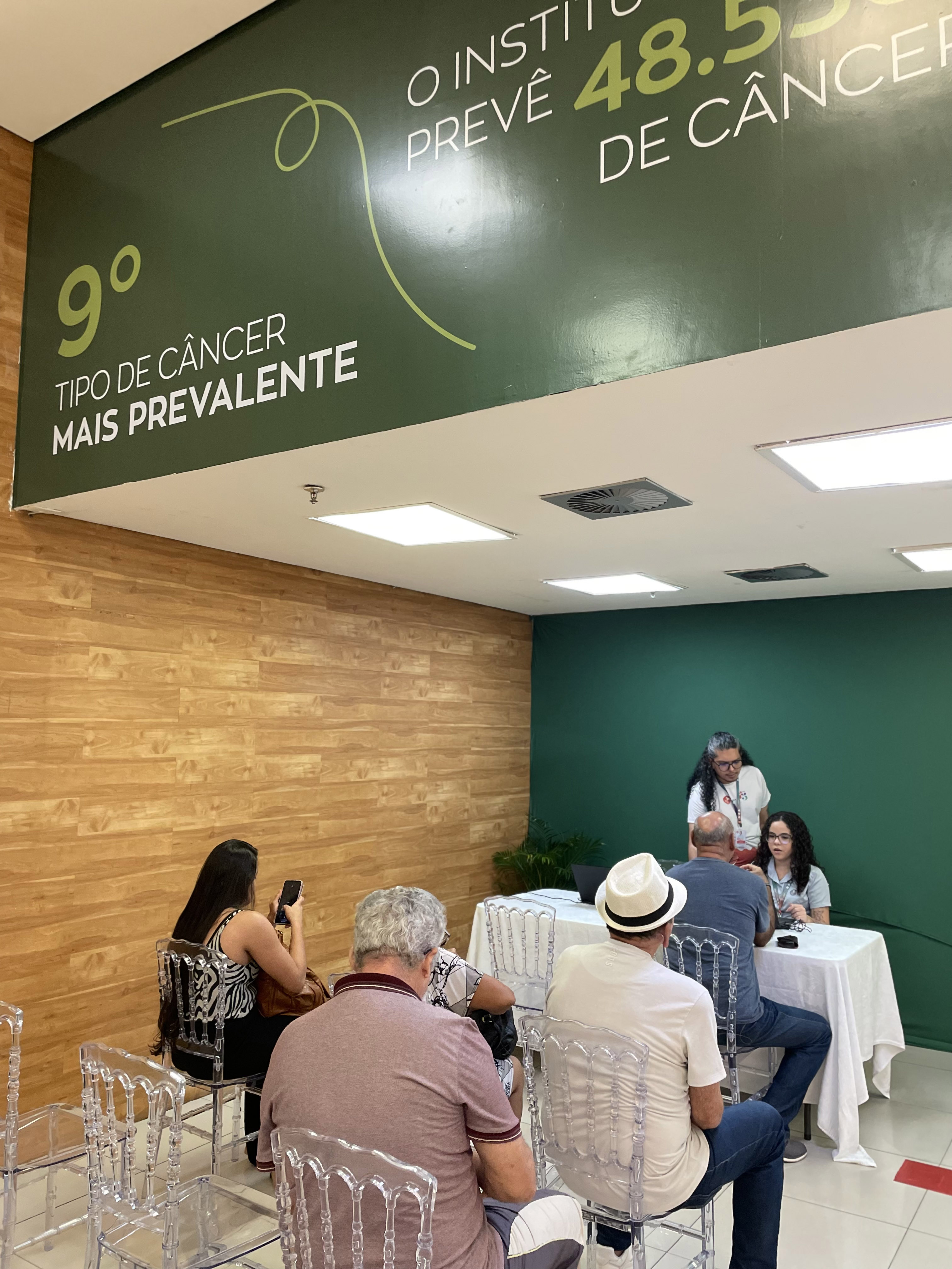 Ação da Liga de conscientização sobre câncer de cabeça e pescoço recebe cerca de 800 pessoas em Natal