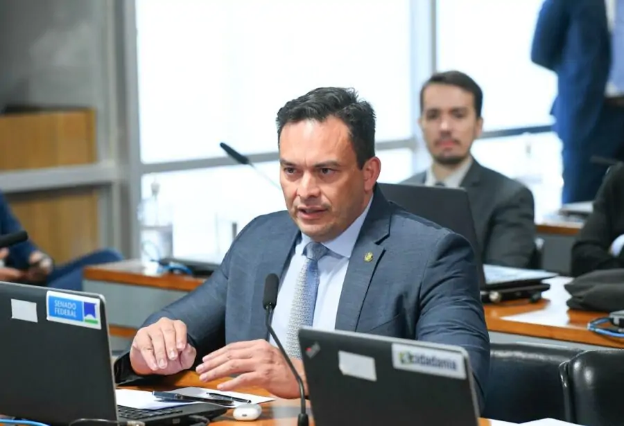 Conselho de Ética abre processo contra Styvenson após senador questionar o que mulher fez para ‘merecer’ levar tapa
