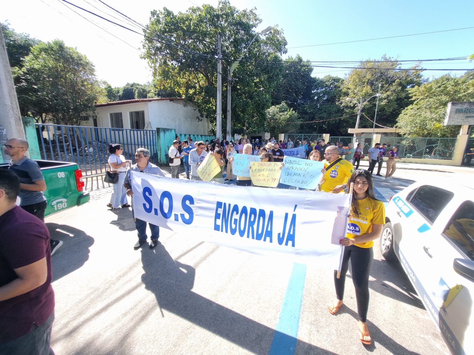 Engorda de Ponta Negra: Trade turístico realiza protesto com participação de Álvaro Dias em frente ao Idema