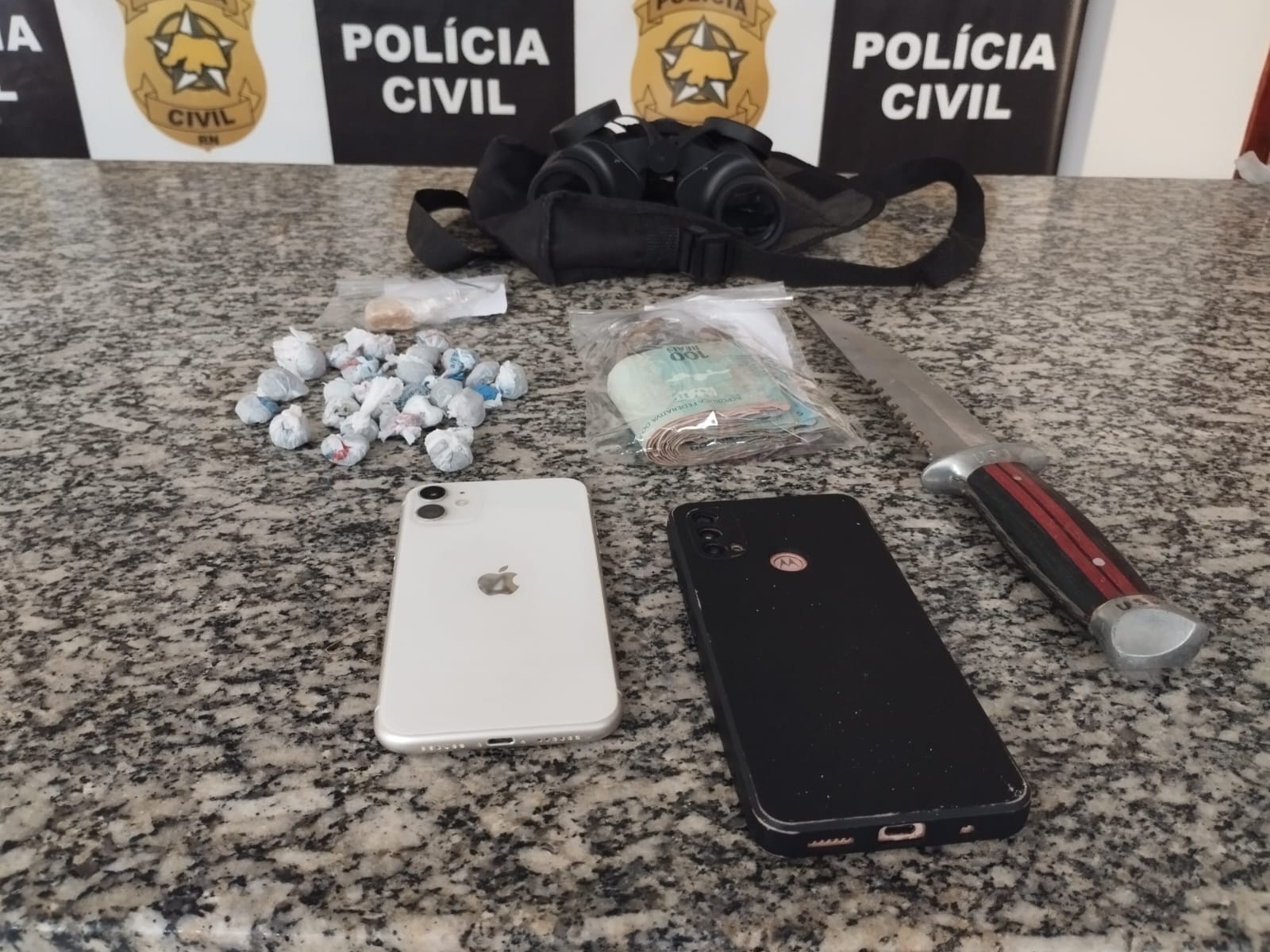 Polícia Civil prende mulher por tráfico drogas e corrupção de menores em Pau dos Ferros