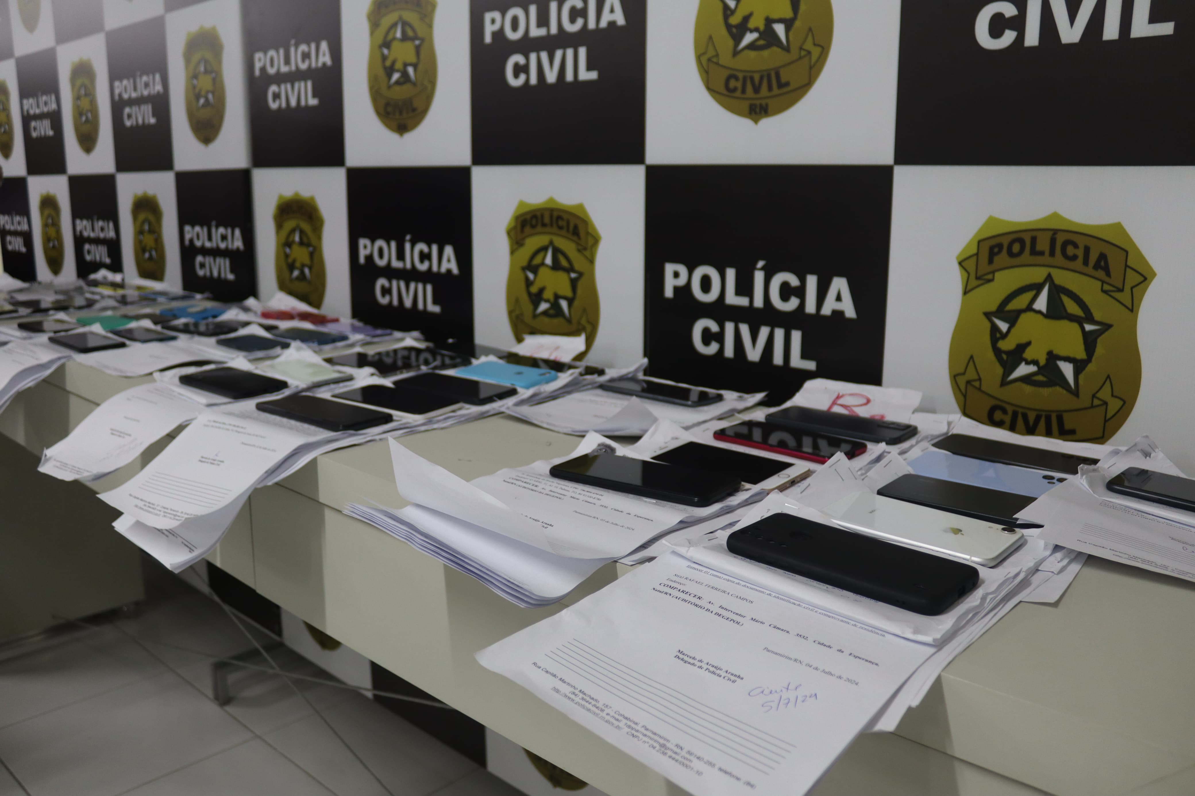 Polícia Civil devolve mais de 100 celulares recuperados em Parnamirim