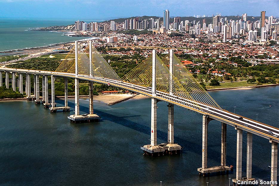 Secretário diz que estrutura danificada e enferrujada do guarda-corpo da Ponte Newton Navarro será substituída