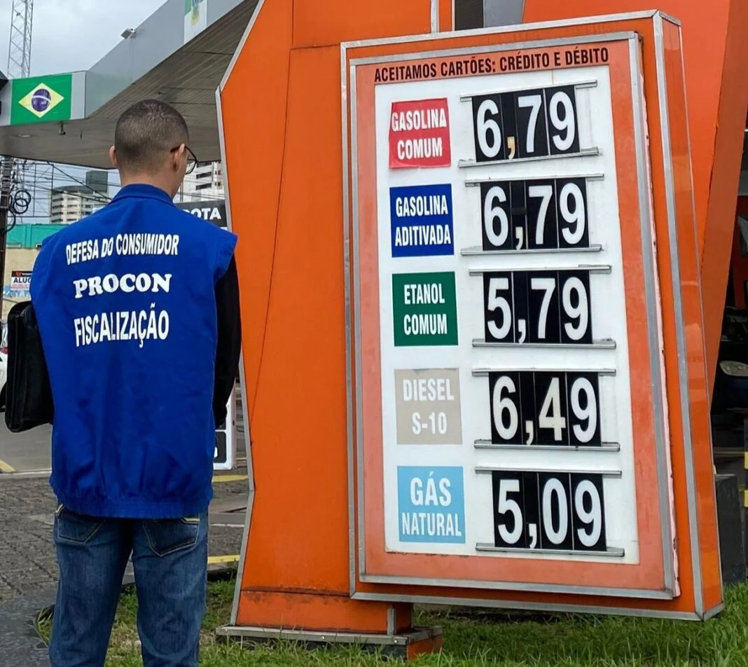 Após denúncias, Procon realiza fiscalização no preço do GNV em postos da Grande Natal