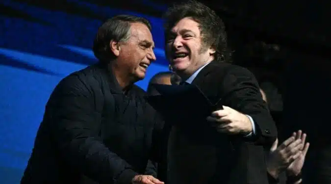 Milei detona o socialismo e diz que Bolsonaro é alvo de injustiça