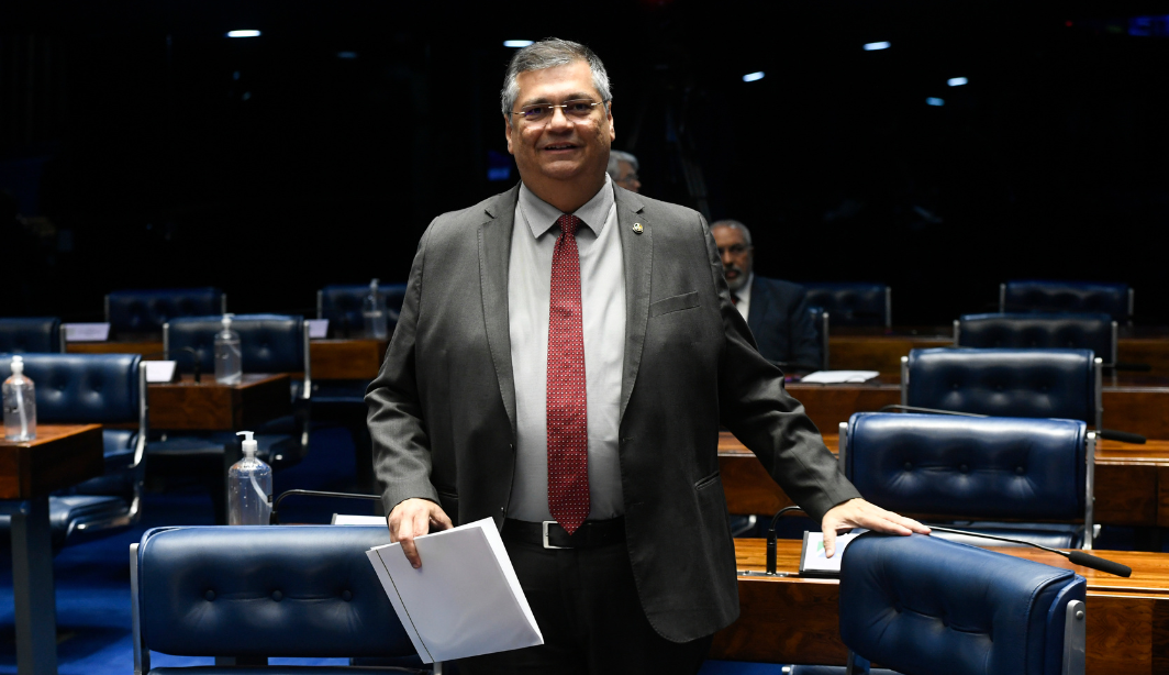 Senador por menos de 1 mês, Flávio Dino ganhou plano de saúde vitalício