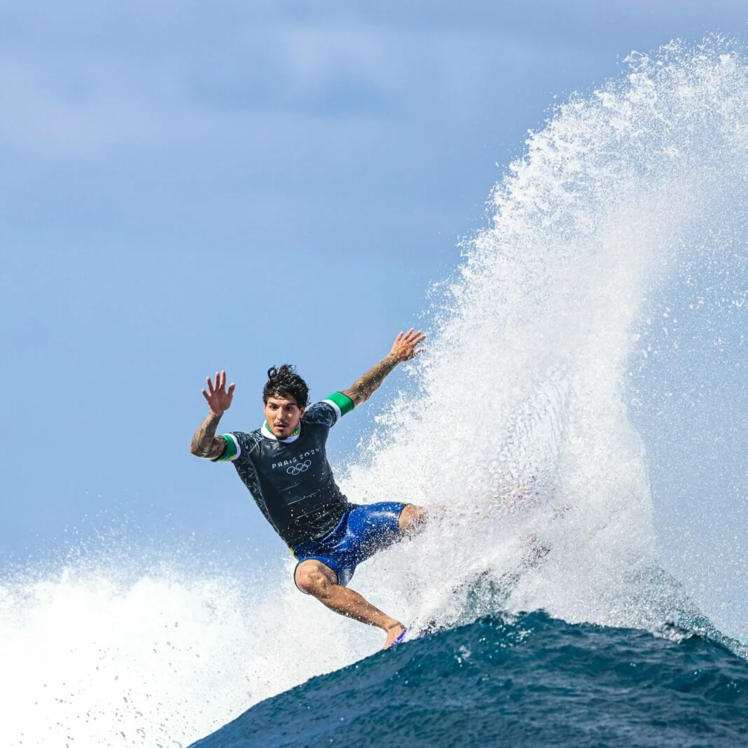 Surfe masculino é adiado novamente na Olimpíada; veja quando Brasil pode ganhar medalha