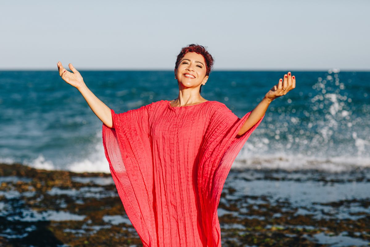 Valéria Oliveira celebra seus 33 anos de carreira nesta quinta no Teatro Riachuelo