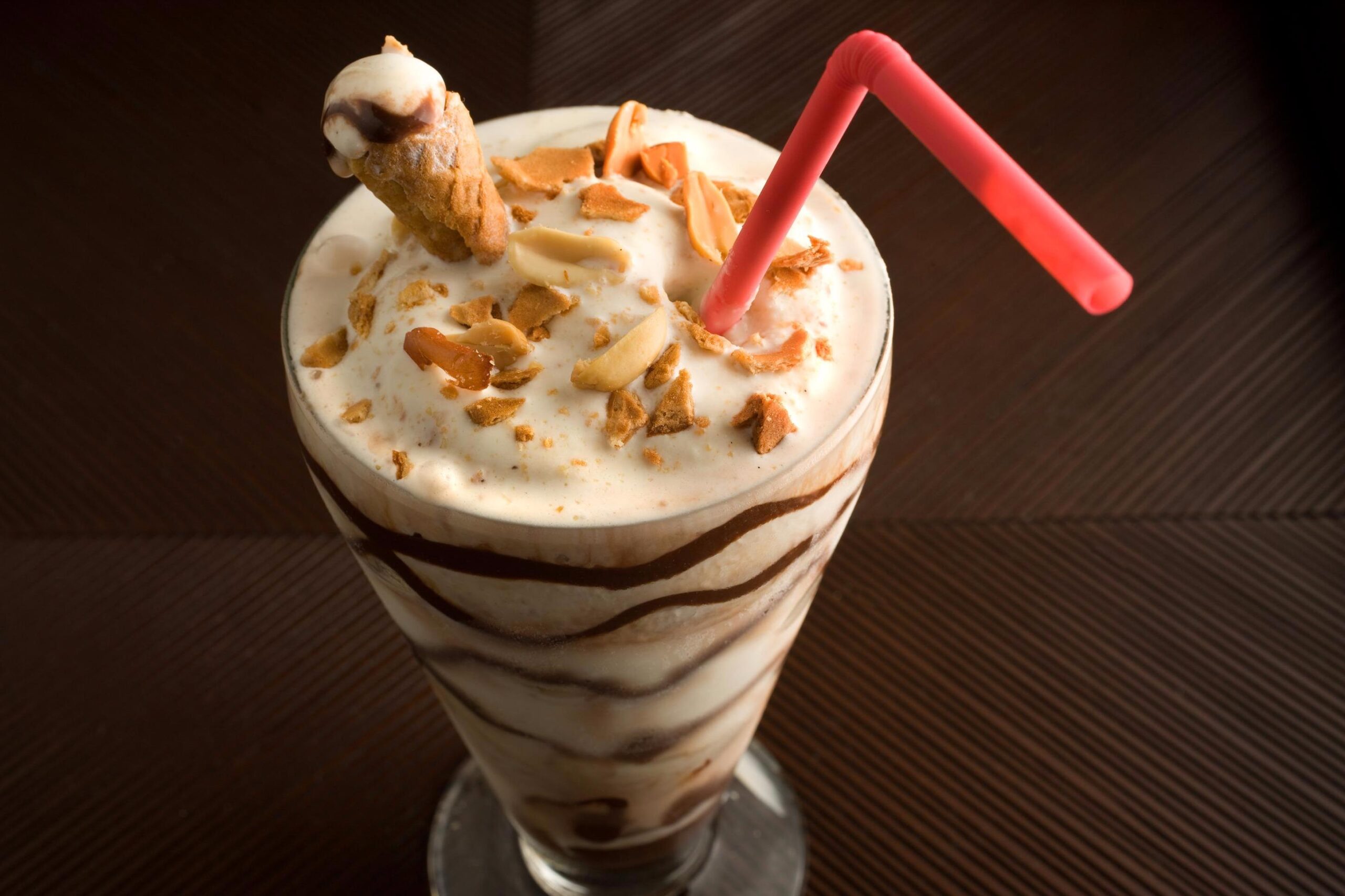 Funcionário do McDonald’s usa leite supostamente vencido em milkshake e imagens viralizam