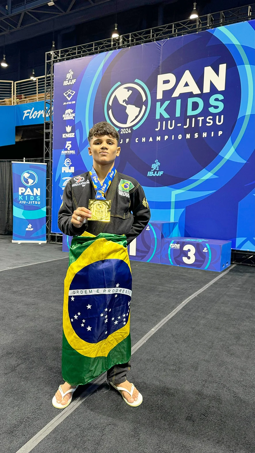 Atleta potiguar de Jiu-Jitsu, Sílvio Júnior, comemora o maior feito da carreira aos 13 anos