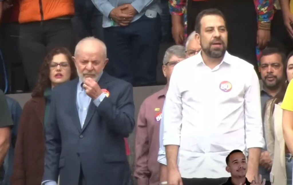 Ato com Boulos e Lula tem Hino Nacional em linguagem neutra