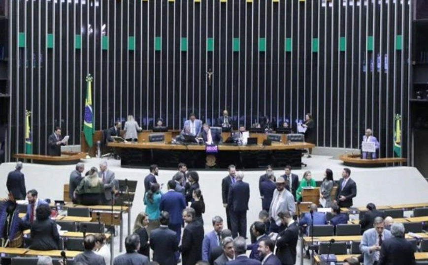 Câmara aprova projeto que impede operadora de cancelar plano de saúde em situação de emergência