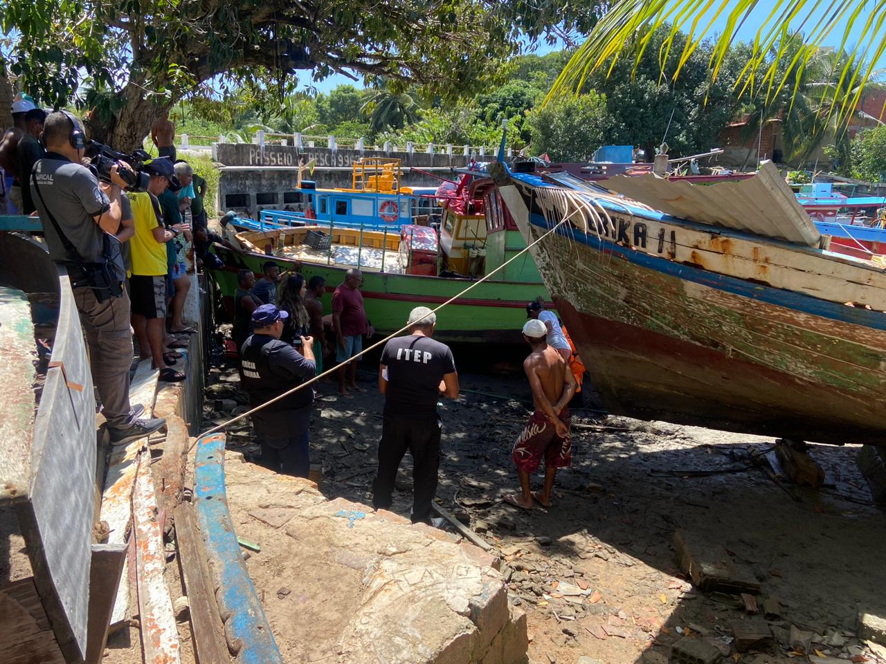 Corpo é encontrado embaixo de embarcação em Pirangi