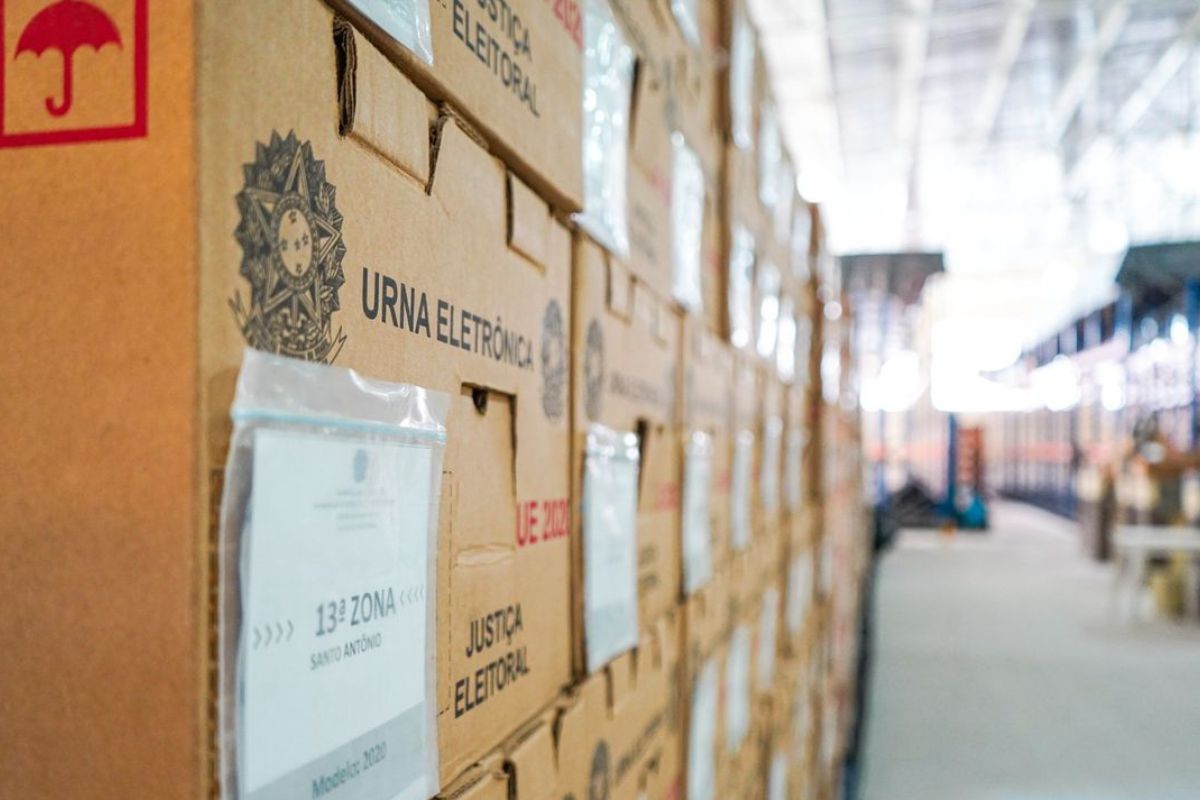 TRE distribui urnas eletrônicas para municípios do RN