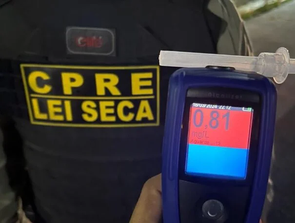 Homem é preso por dirigir sem habilitação, embriagado e com veículo com 40 multas na Redinha