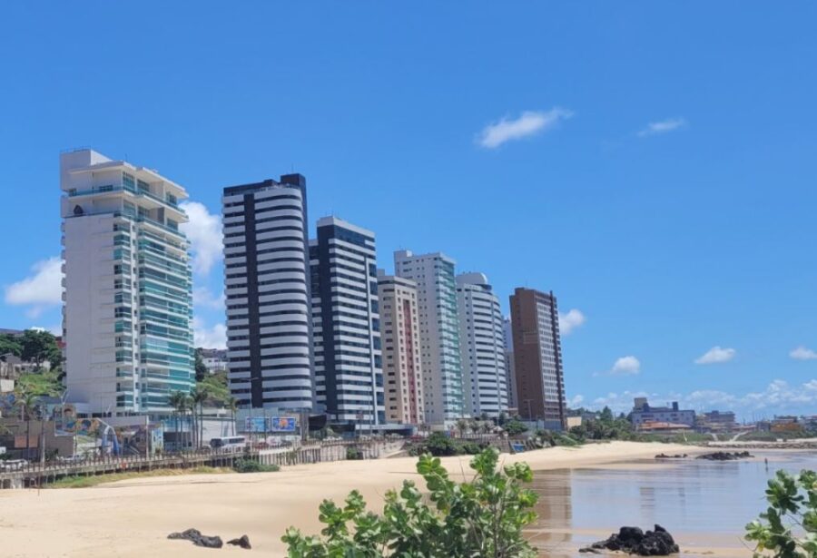 Praia de Areia Preta pode ser liberada para banho após quase 2 anos