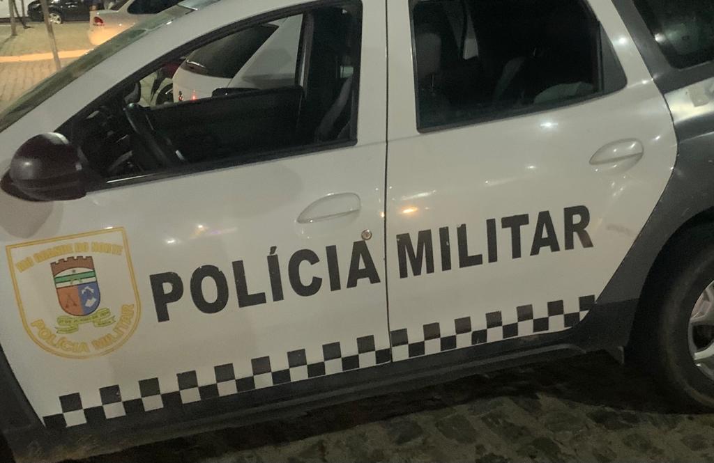 Suspeito é baleado nas pernas e preso após confronto com polícia na Zona Leste de Natal