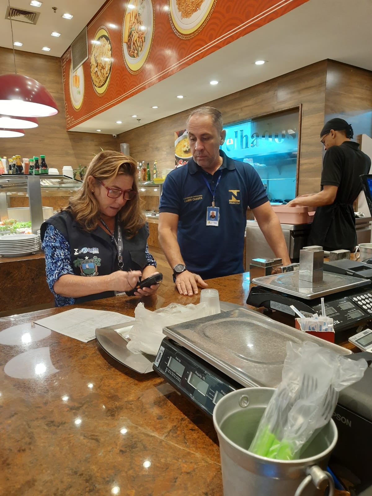 Venda de alimento a peso e pão francês é fiscalizada pelo IPEM/RN em Natal e Mossoró