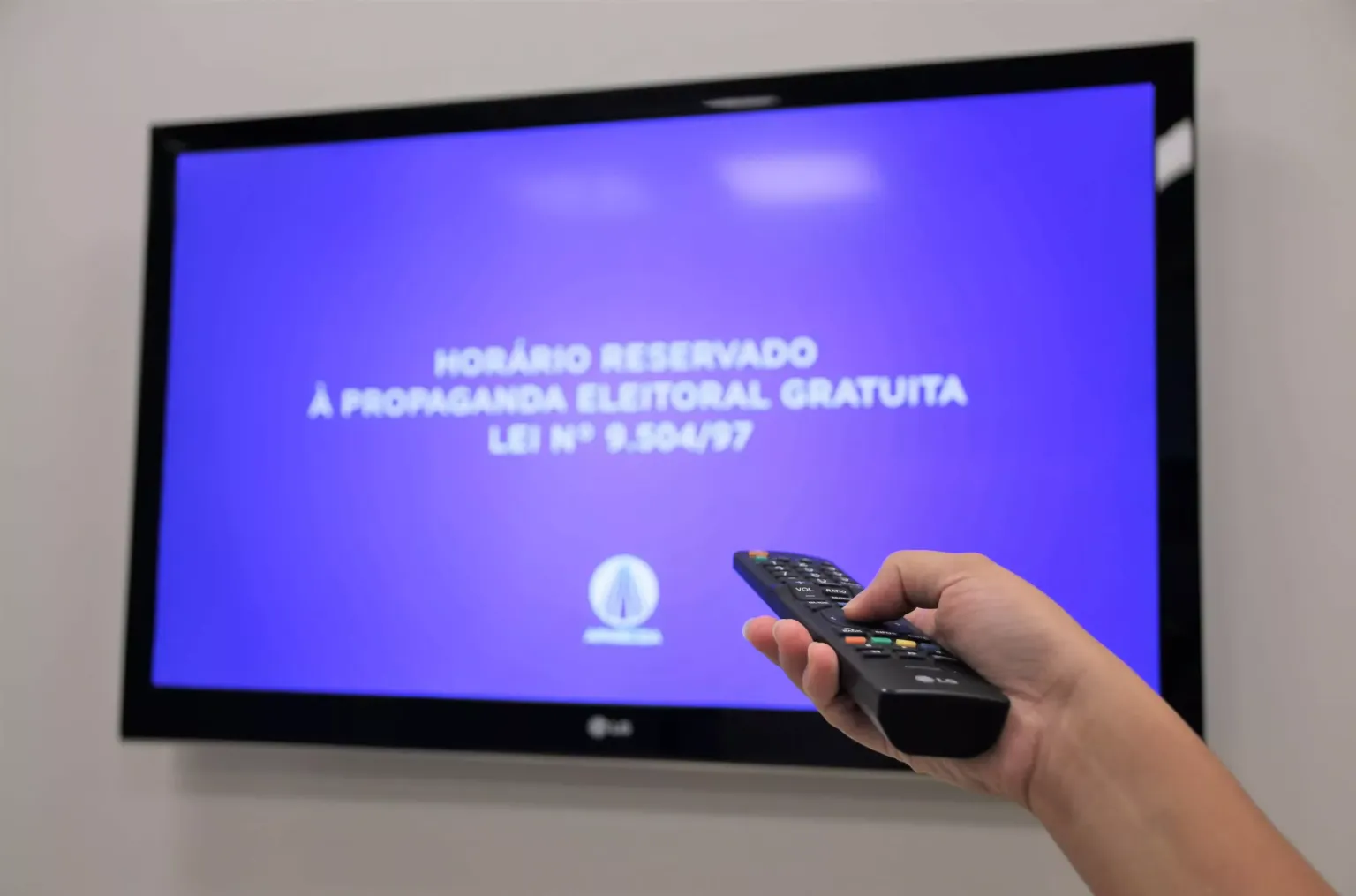 Emissoras de rádio e televisão não podem privilegiar candidato ou partido