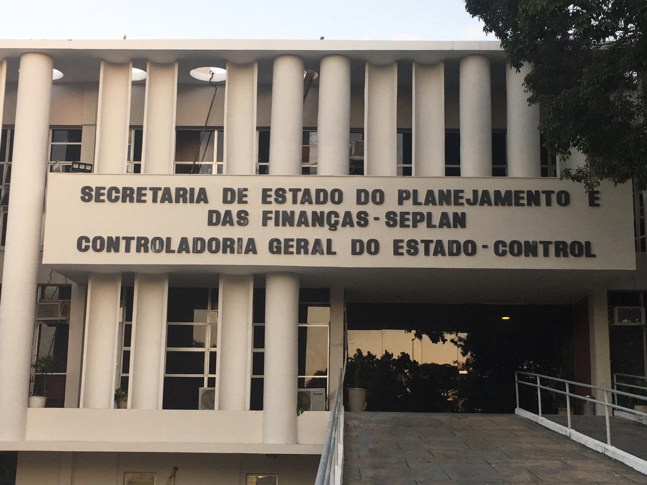 Privilégios: governo cria gratificação UFC e dobra salários de Analistas Contábeis e Auditores de Controle Interno da CONTROL e SEFAZ